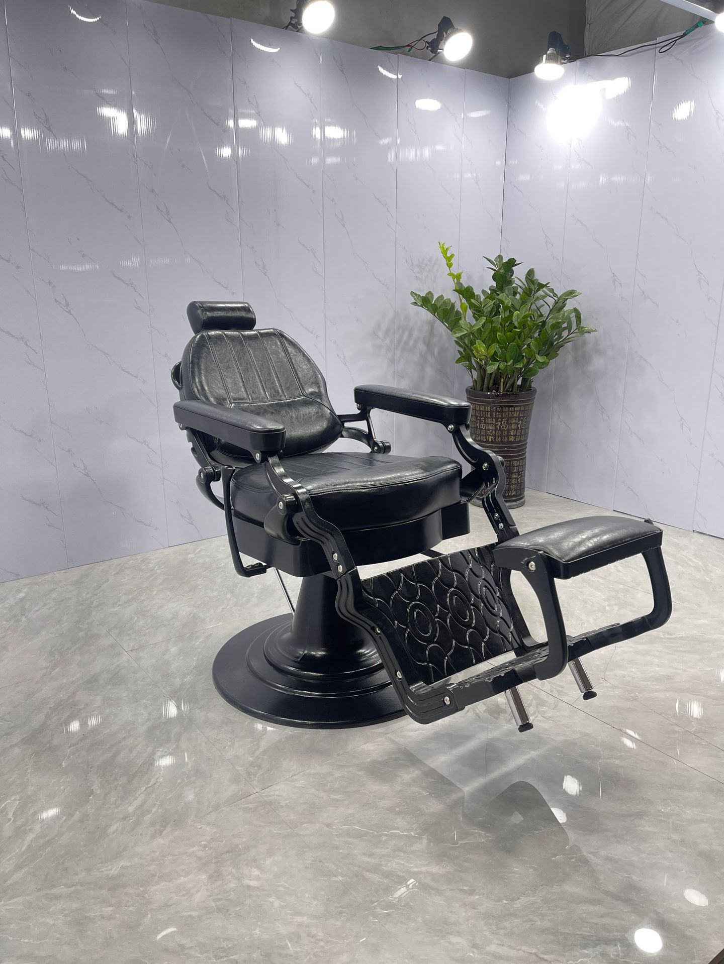 Barber Chair,Black Barber Chair,Barber Chairs Wholesale Wholesale Factory Vintage Reclining Barber Chair Hydraulic Pump for Salon Hotel Barber Shop