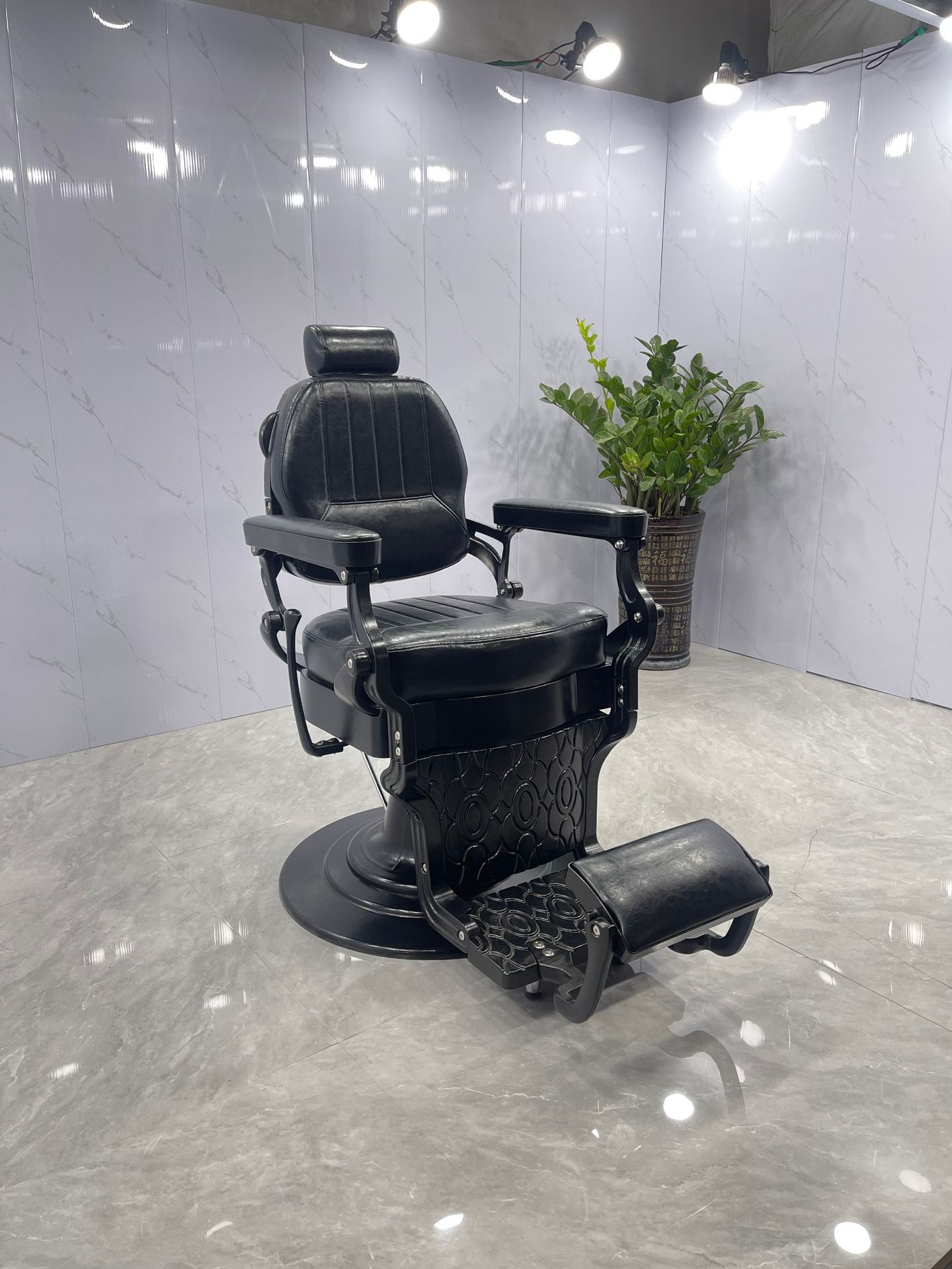 Barber Chair,Black Barber Chair,Barber Chairs Wholesale Wholesale Factory Vintage Reclining Barber Chair Hydraulic Pump for Salon Hotel Barber Shop