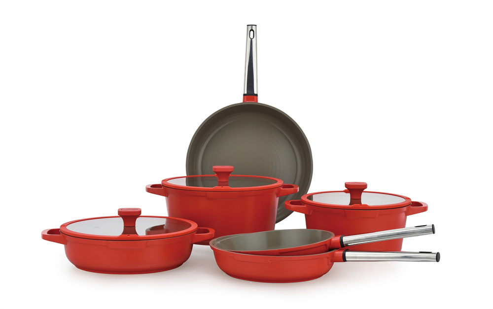 Cast aluminum cookware set
