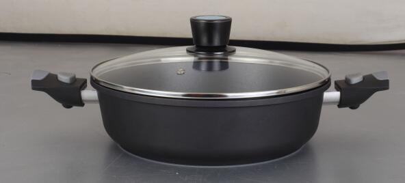 47 die cast saute pan