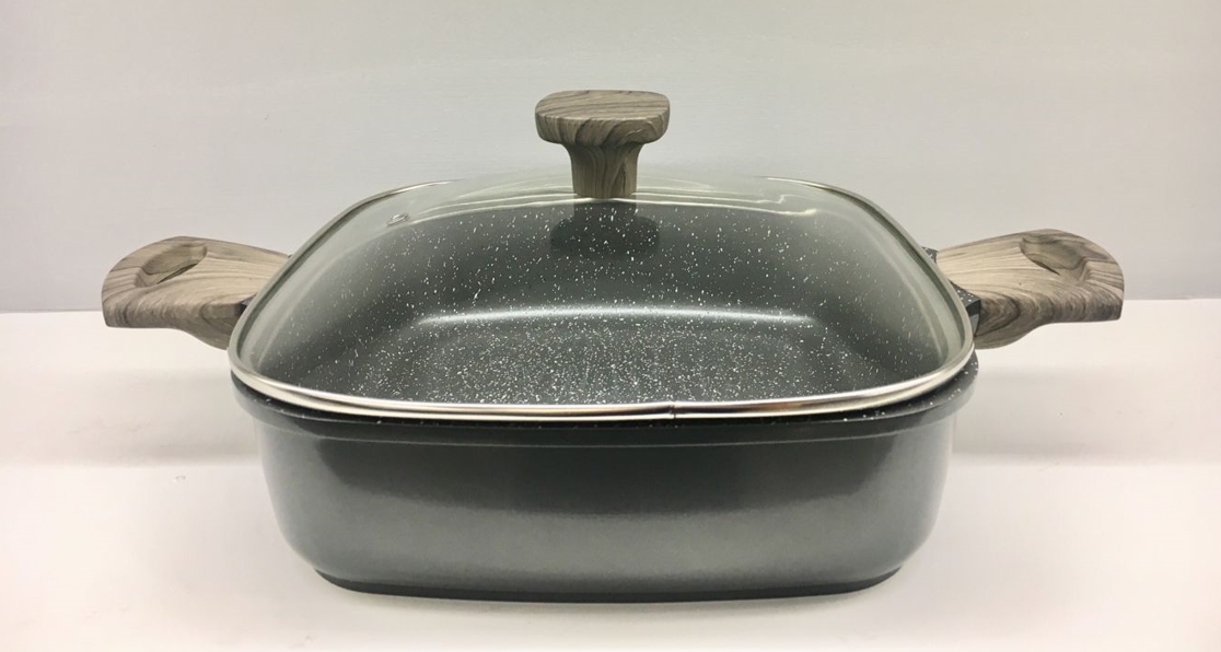 Die cast essential plus square saute pan