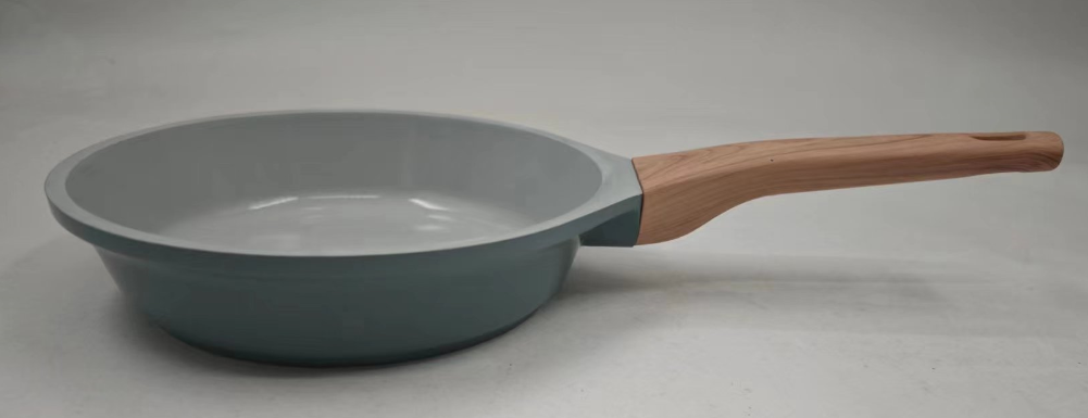 Cast alu fry pan with wooden soft touch bakelite handle