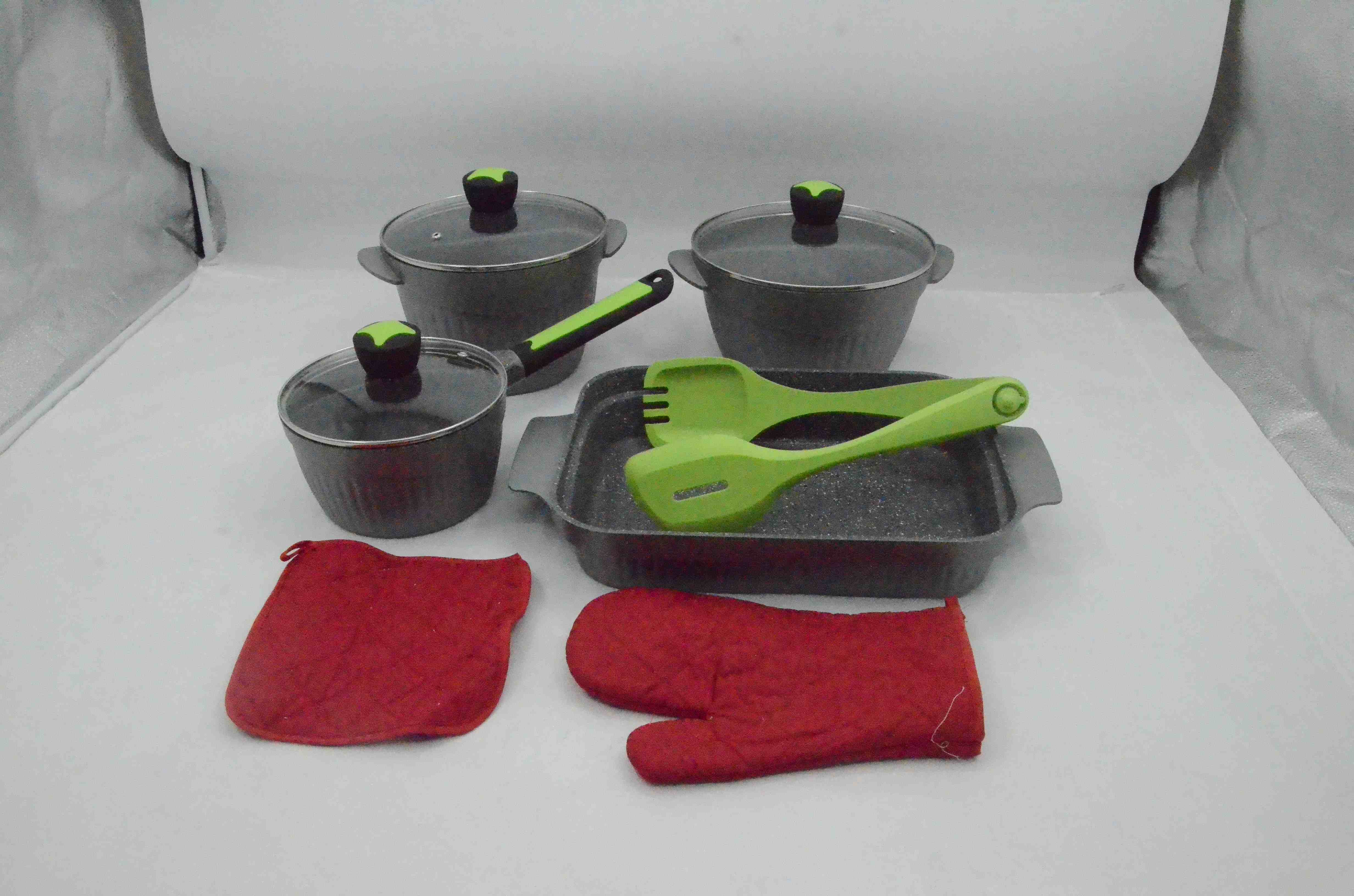 11pcs Cast Alum Pots and Roaster