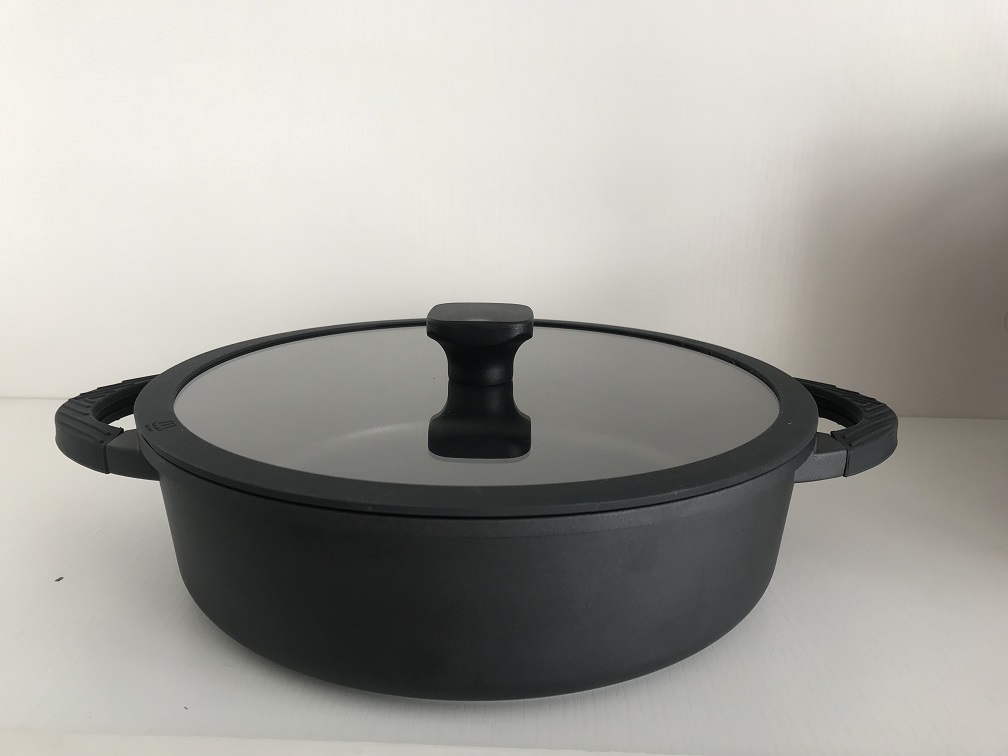 90 Cast Alum Serving Pan with Silicone Lid