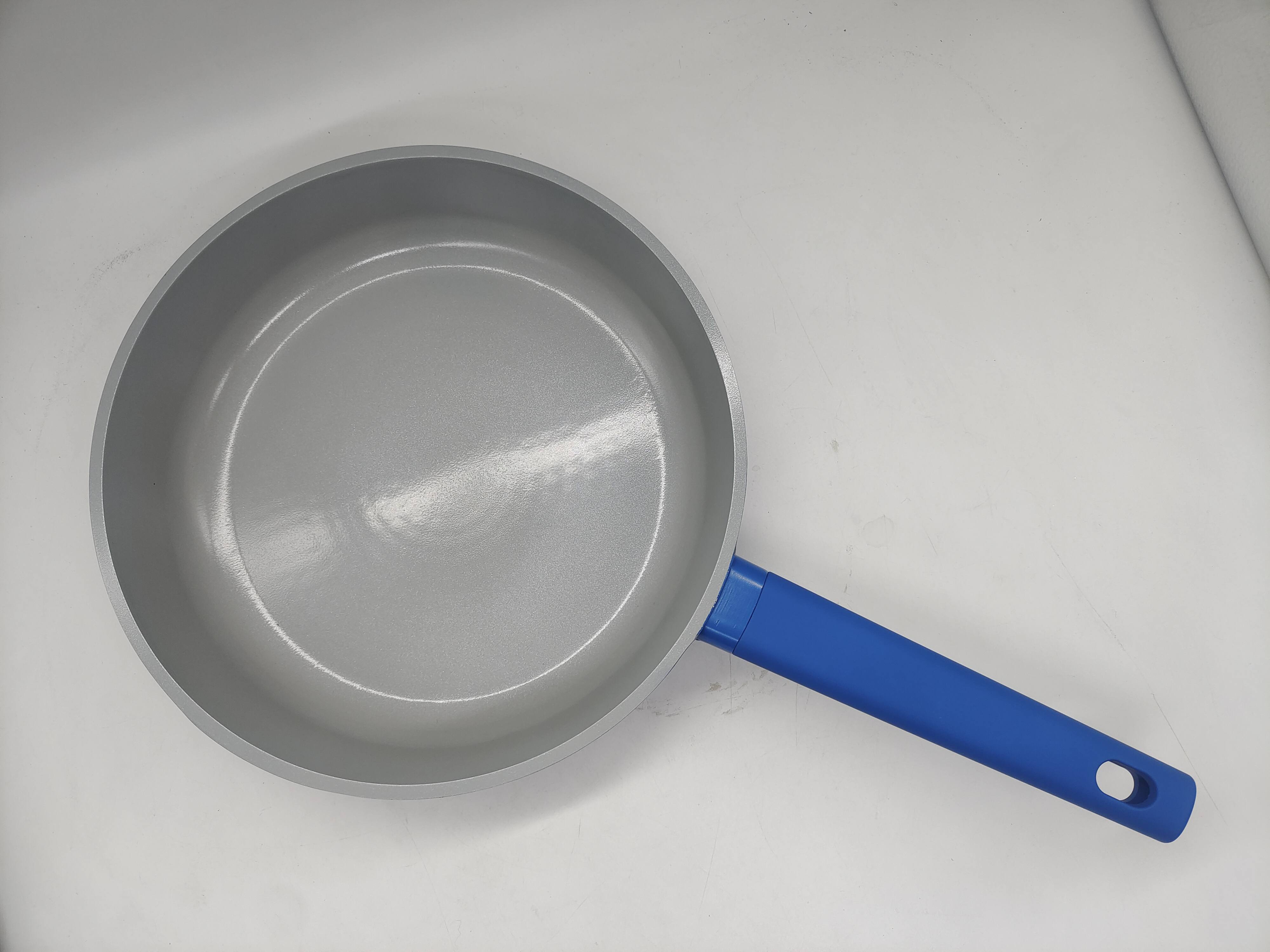 NA French die cast alu fry pan with bakelite handle