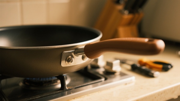Handle Design of Deep Frying Pan