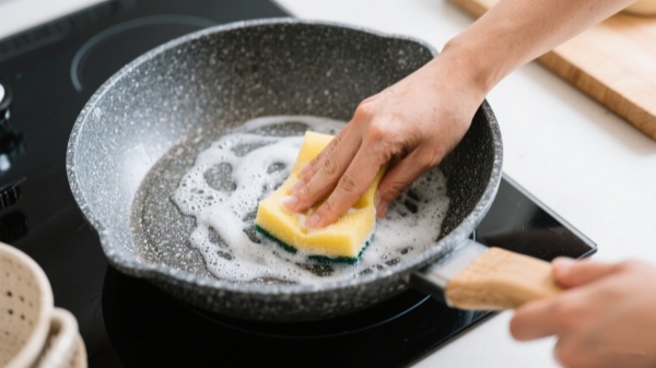 Cleaning Granistone pans are easy