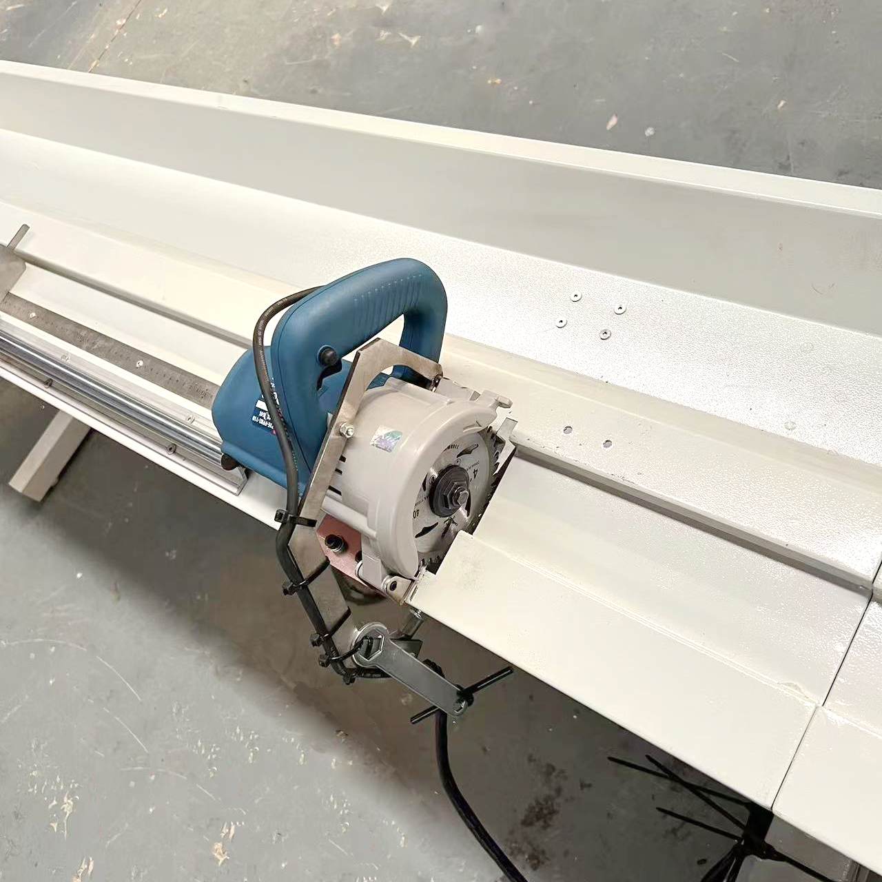 aluminum cutting saw for insulating glass spacer