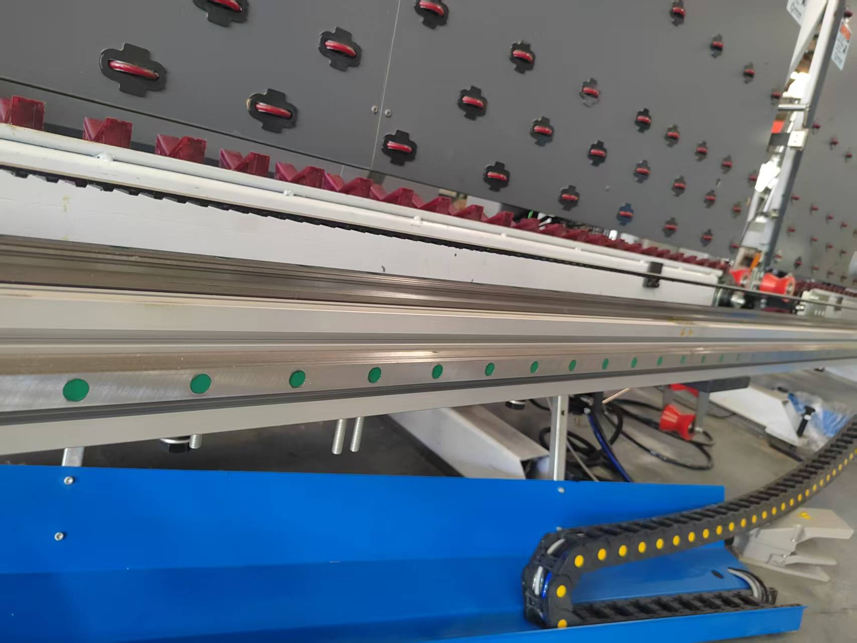 picture of square guide rails