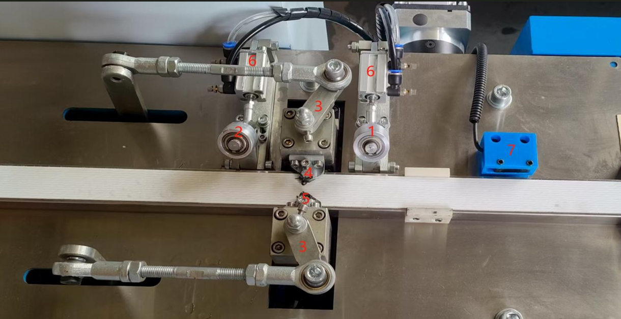 Pinhe High Speed CNC Butyl Extruder Machine DJT06 work table