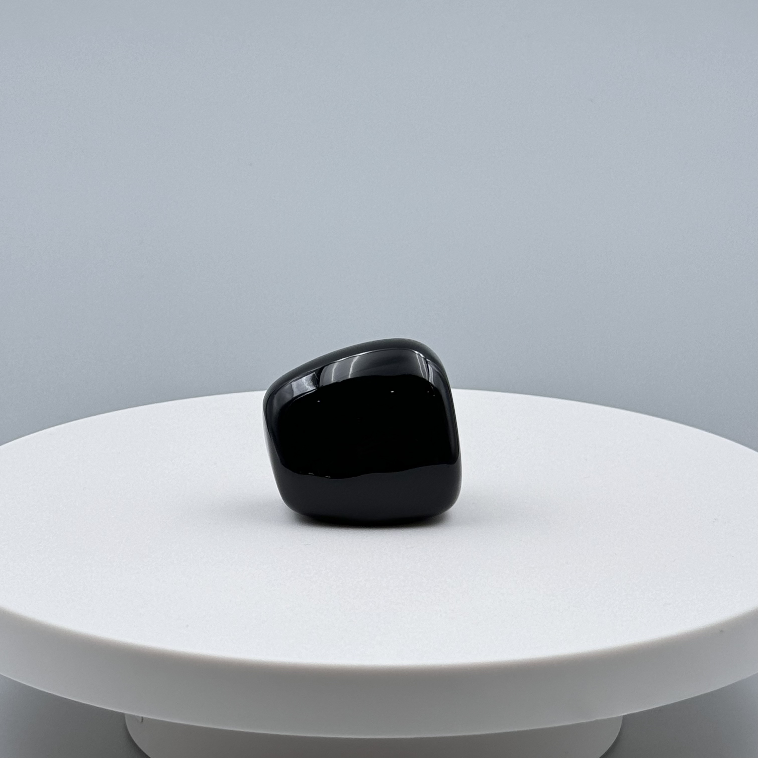 Wholesale Luxury Zinc Alloy 15mm Stone Shaped Perfume Bottle Cap High Quality Easy Open for Perfume Packaging