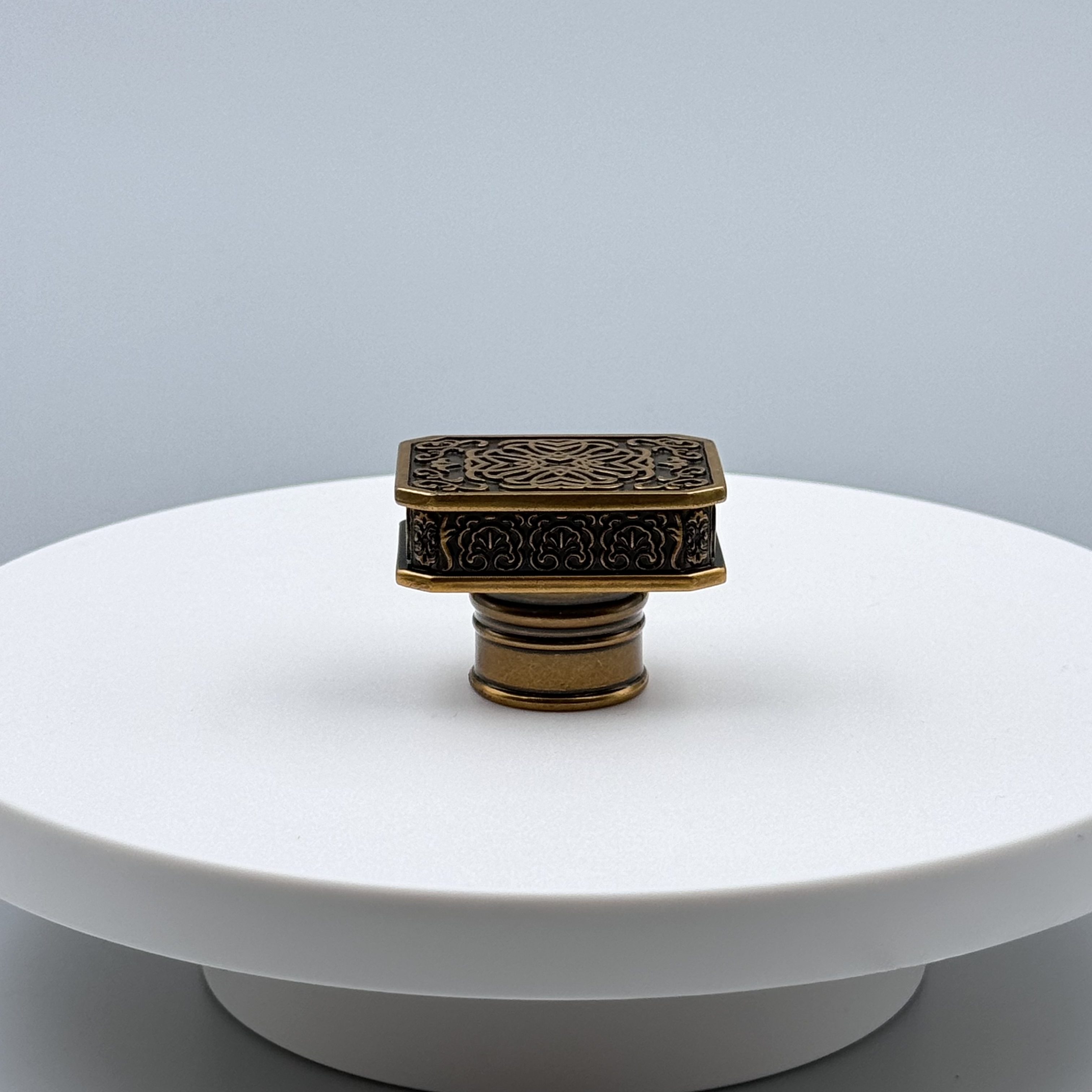 Luxurious  Ancient Gold T-Shaped Zinc Alloy Zamak Perfume Cap Metal Cap for Luxurious Cosmetic Perfume Glass Bottles