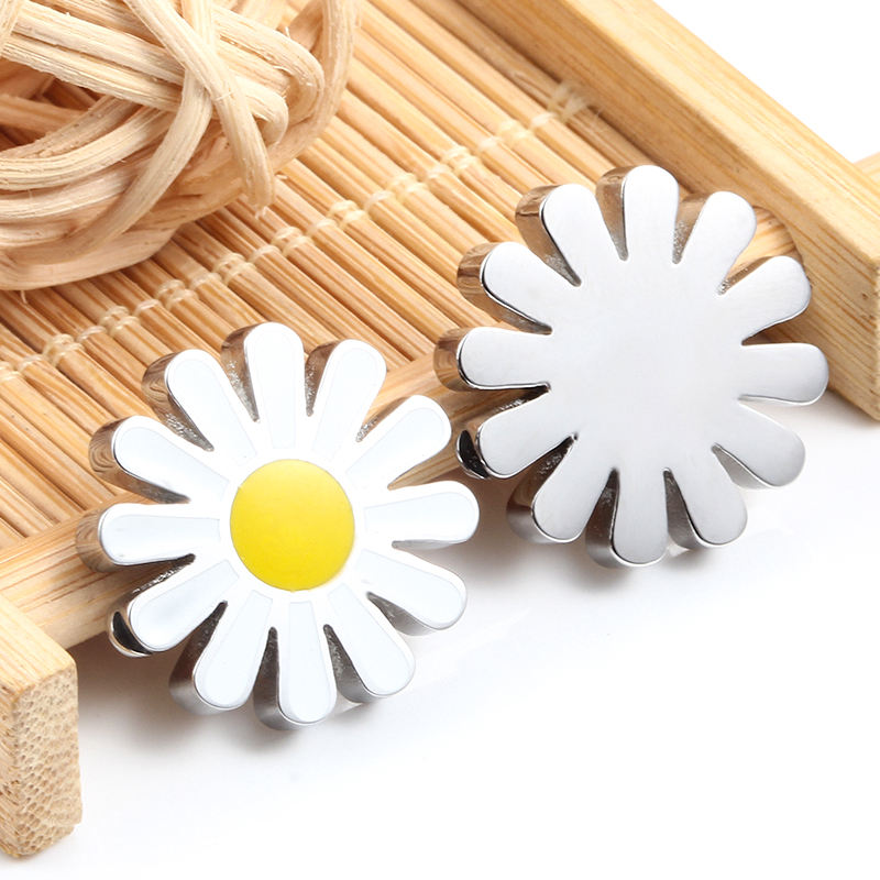 JIAYE Stainless Steel Daisy Pattern Pendant - Hypoallergenic, Mirror Polish Floral Charm for Custom Jewelry & Nature-Inspired Gift