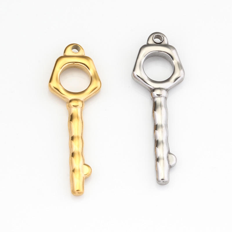 JIAYETrendy 18K PVD stainless steel heart pendant with an adjustable 18-22 inch chain, perfect for unisex styling.