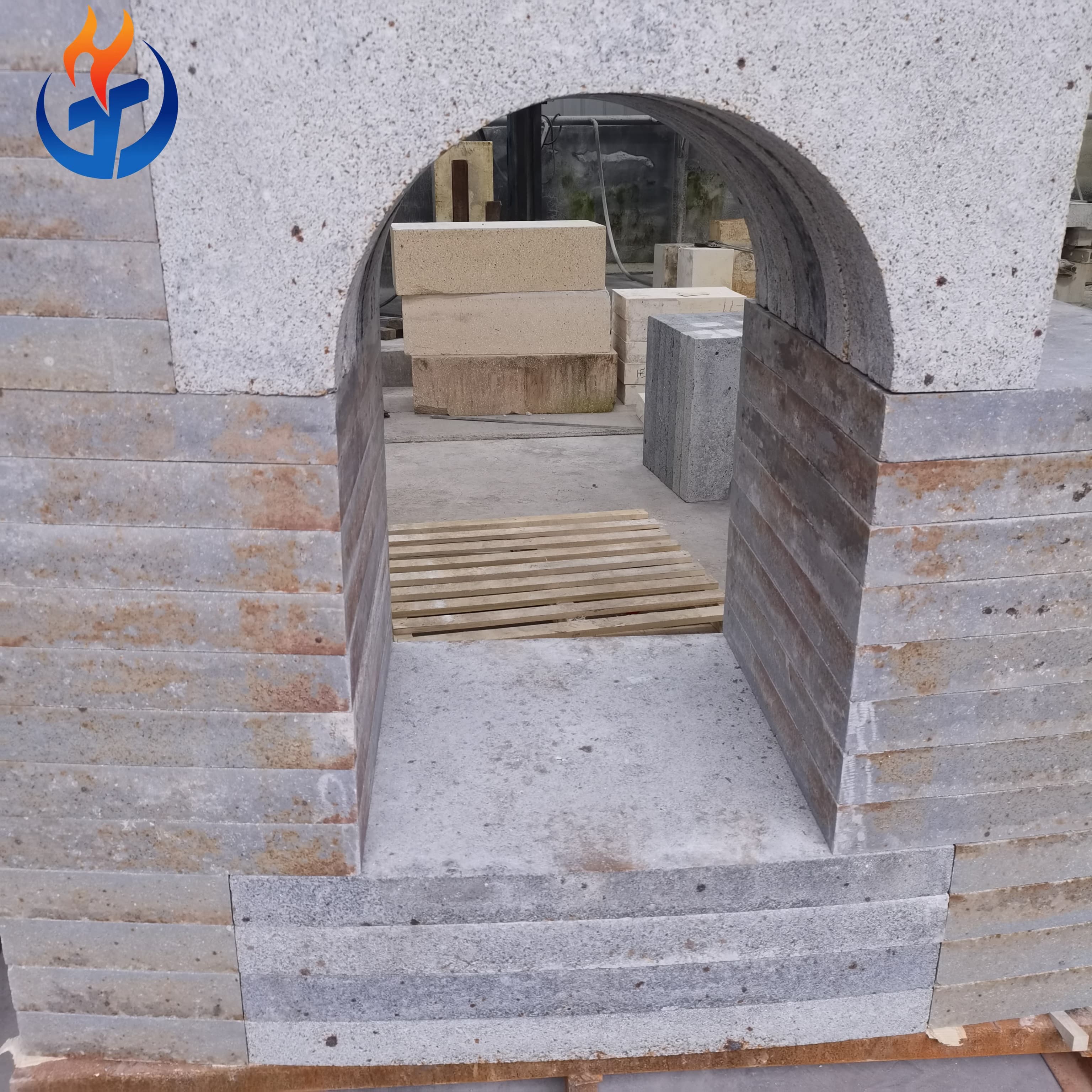 Composite corundum bricks