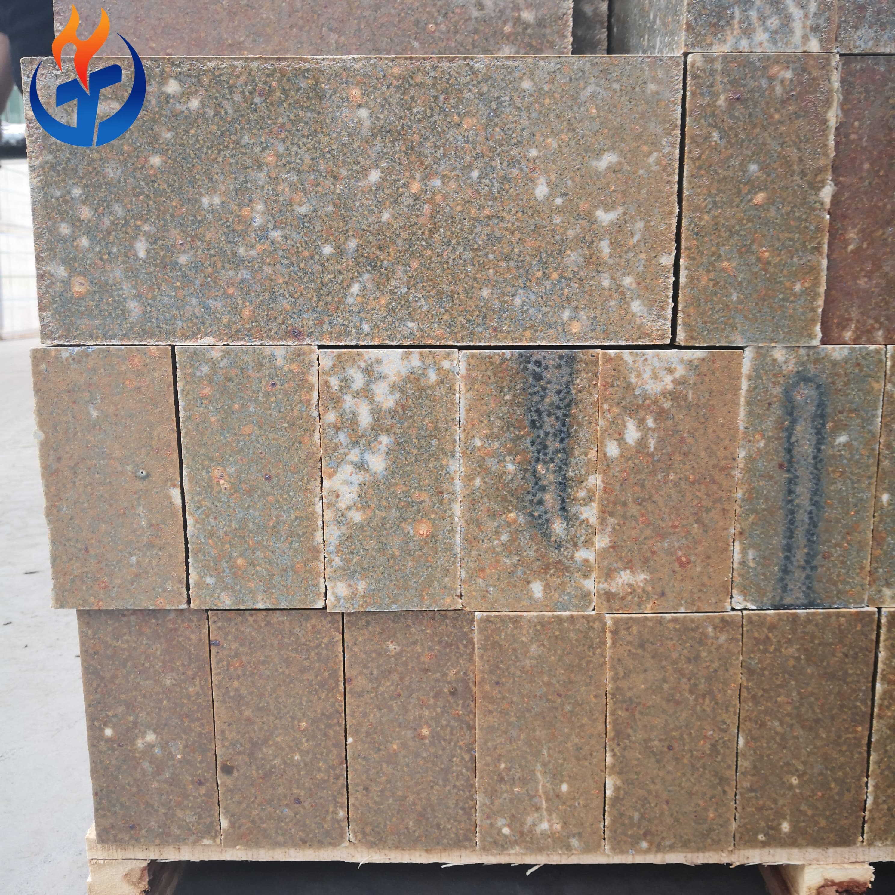 Composite corundum bricks