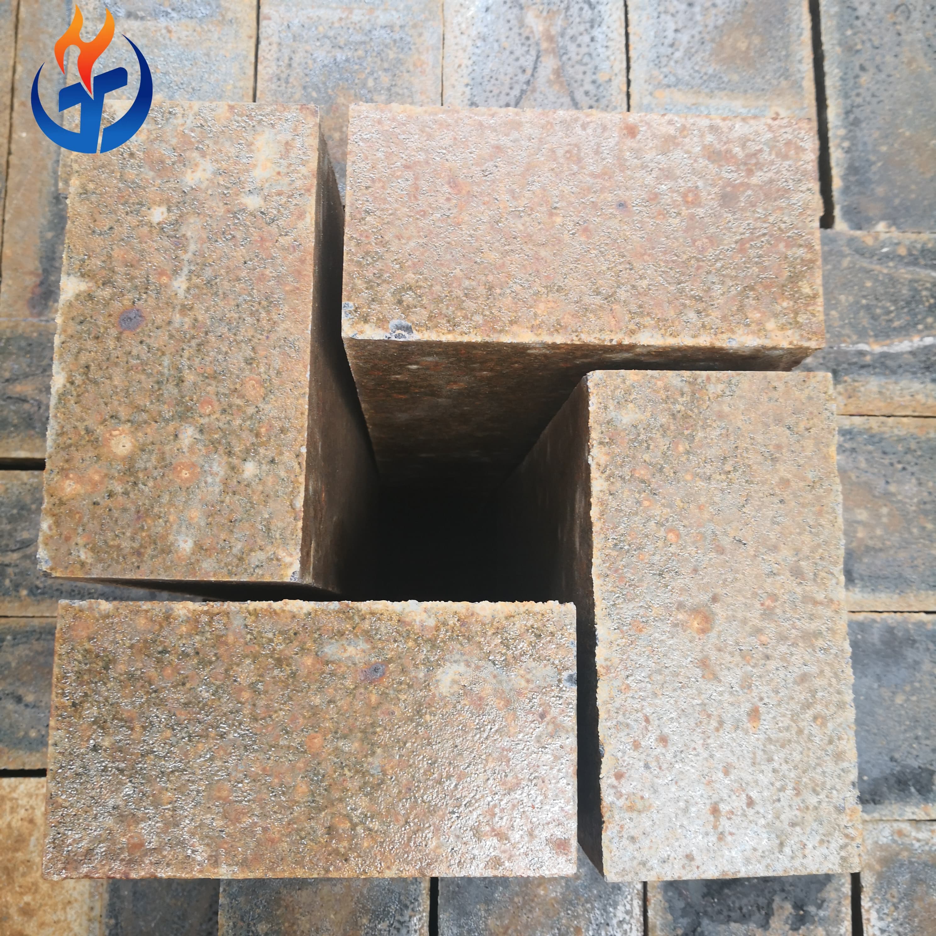 Composite corundum bricks