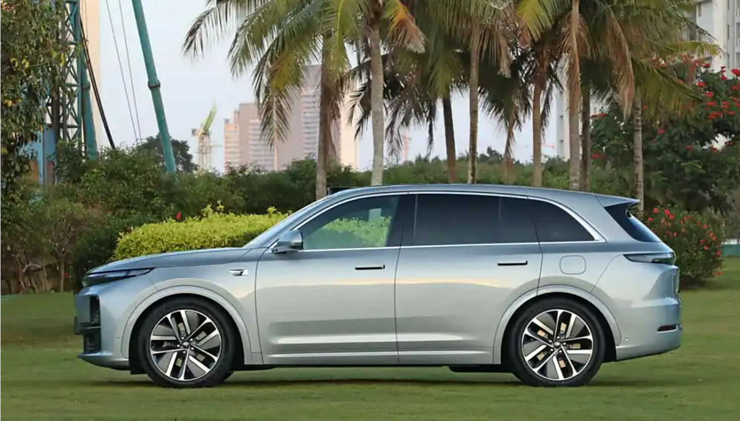 Ask the world of the new M7 Pro and the ideal L7 family SUV showdown, who is better?