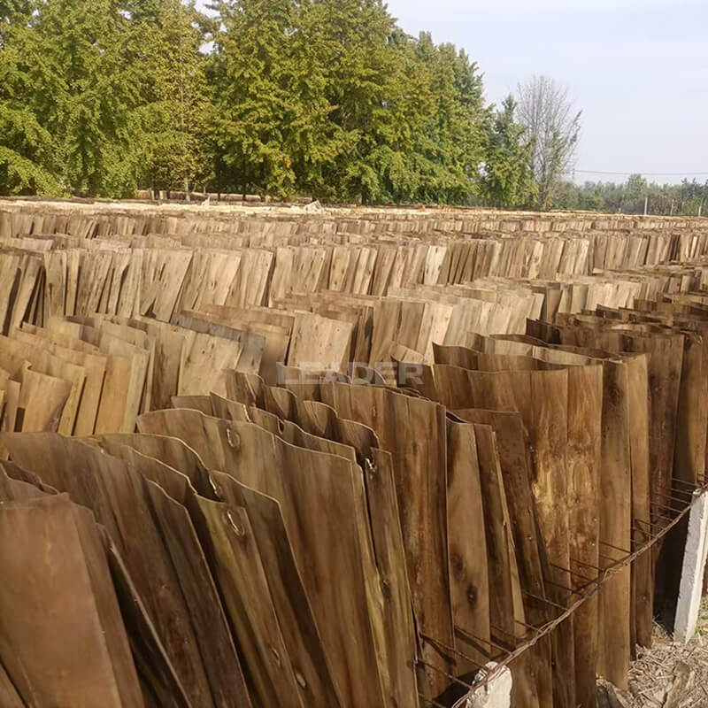 Natural air-drying drying field,A natural air-drying field for preservative-treated plywood is an open, well-ventilated area with organized stacking to maximize airflow and sunlight exposure, ensuring even drying. It typically features shaded or covered sections to prevent overexposure while allowing gradual moisture release and stabilization of the treated wood.