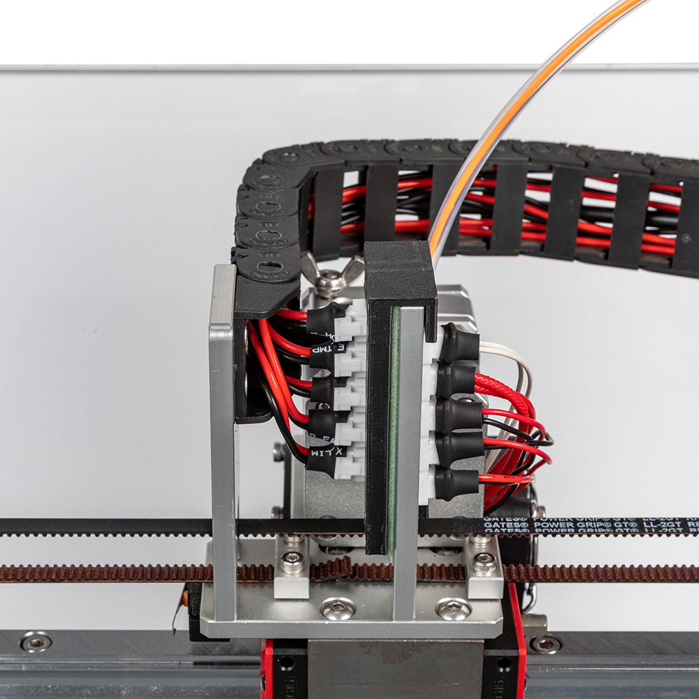  Efficient cable chain routing solution for organized and tangle-free cable management.