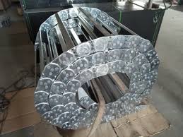 Buy steel drag chain solutions designed for heavy-load industrial applications, offering high strength, wear resistance, and long service life.