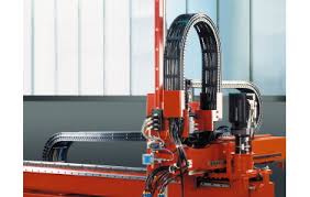 Nylon plastic drag chain offers lightweight and durable cable protection for automated machinery。