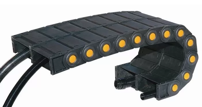 The black plastic drag chain offers lightweight, corrosion-resistant cable protection for CNC machines and automation systems.