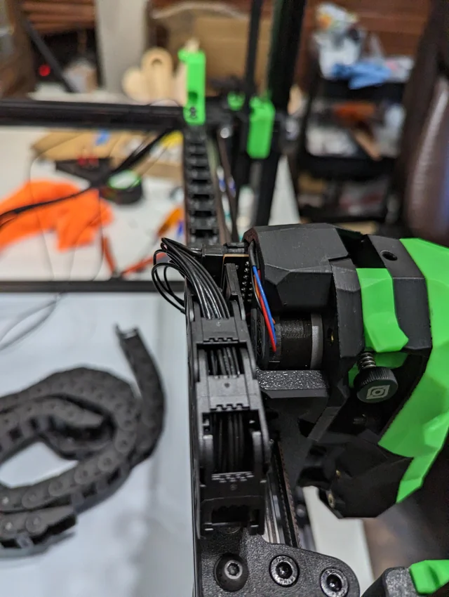 An industrial cable chain ensures organized, protected, and smooth cable routing in heavy-duty machinery and automation systems.
