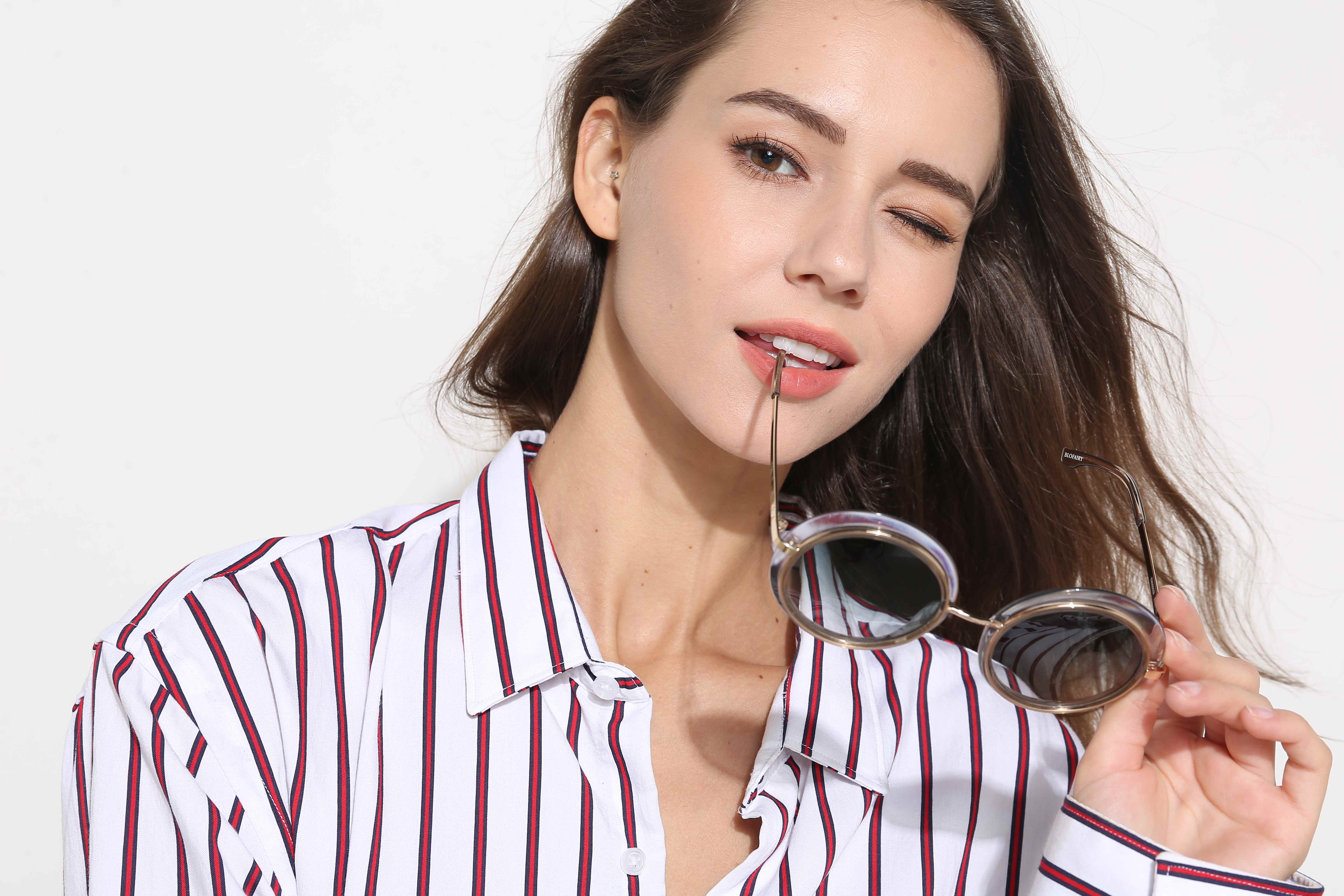 Female Model Wear YMO Round Sunglasses Double Lenses 
