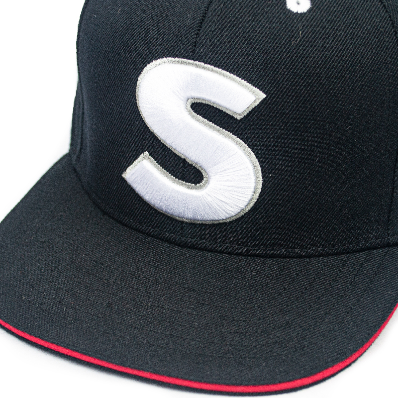 A Snapback cap is a trendy and widely - loved type of headwear. It is characterized by its structured crown, which gives it a firm and well - defined shape, maintaining its form even after long - term use.