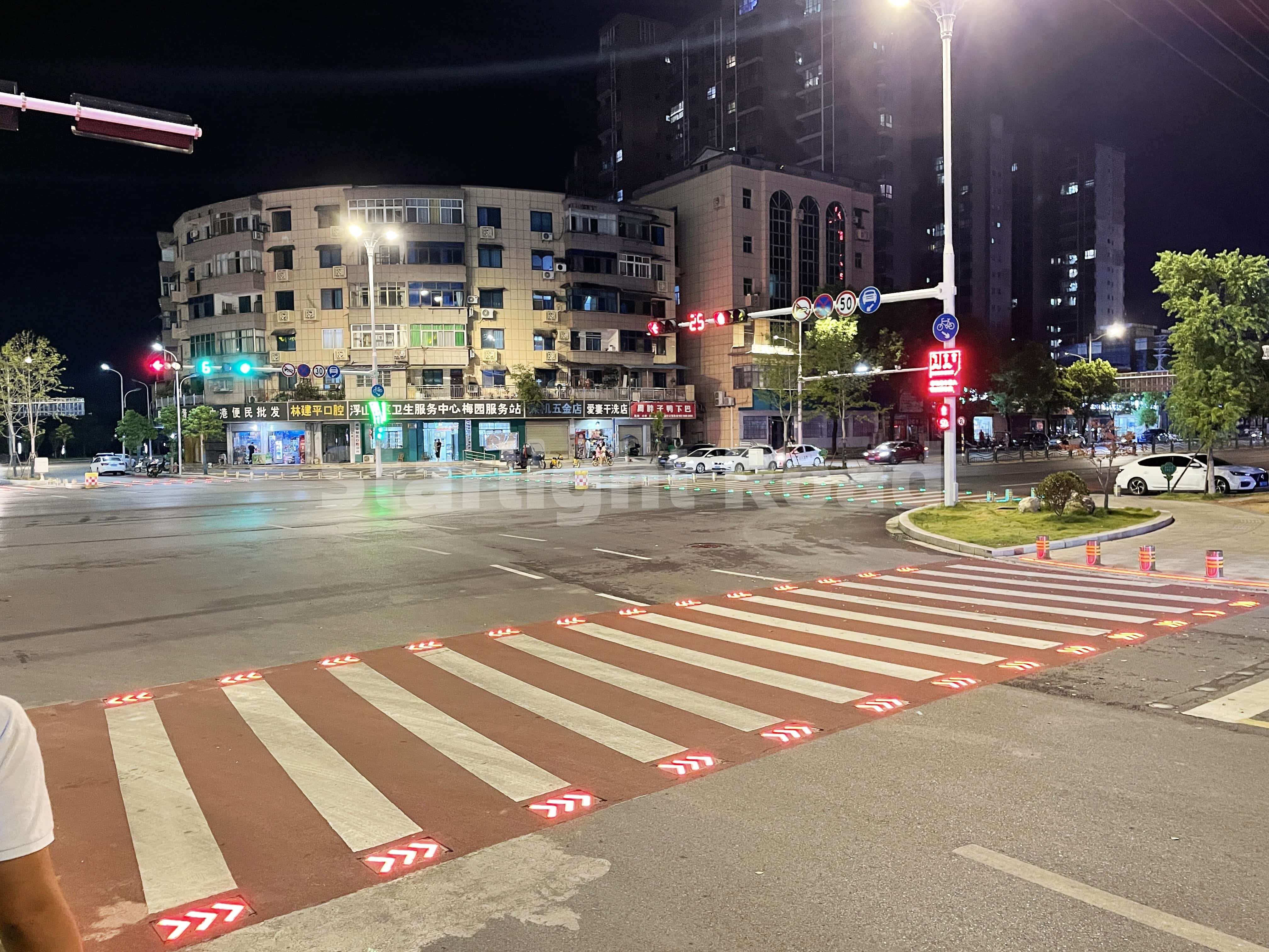 LED Smart crosswalk Road-embeded cast iron Block lights Arrow