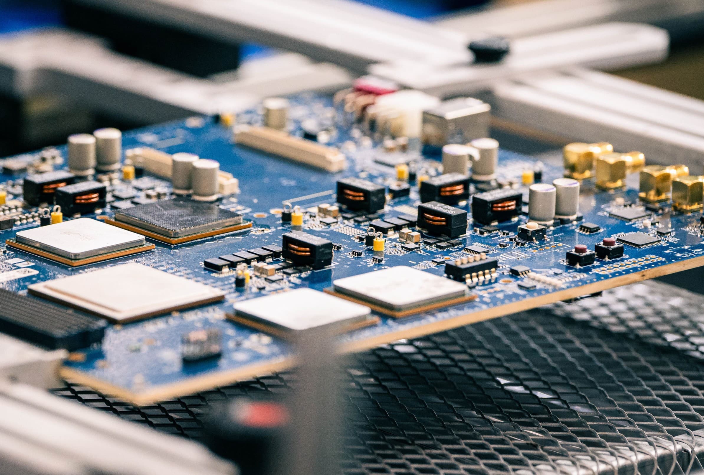 Let’s dive deeper into its functions, with a special focus on the MLCC Holy Stone—a high-performance capacitor that’s revolutionizing modern electronics.