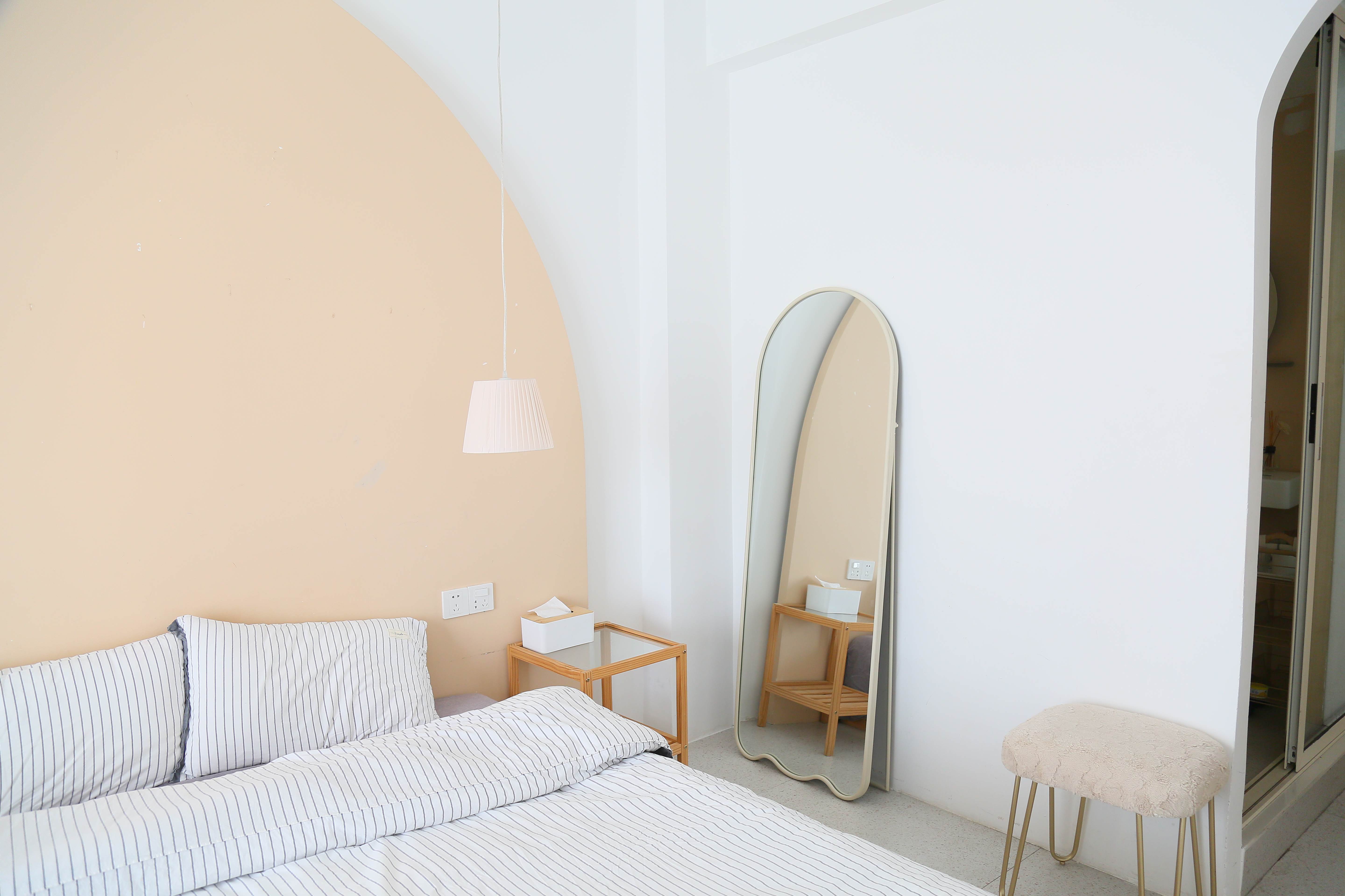 arch mirror on bedroom