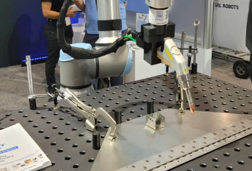 robotic welding machine