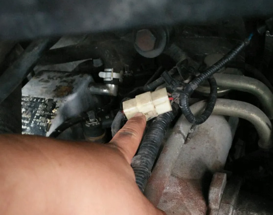 How to check fuel pump pressure