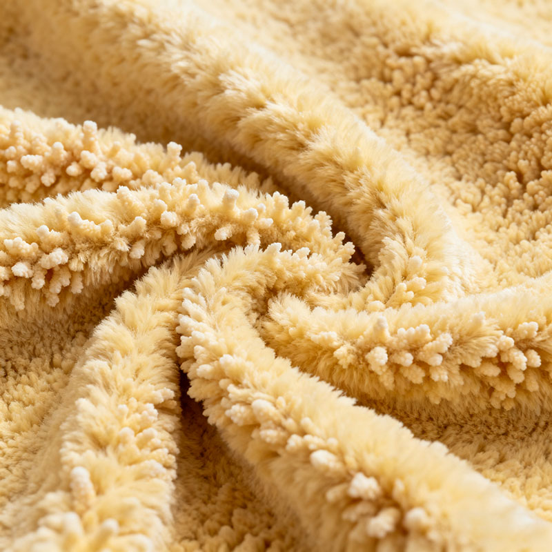 Coral Fleece: A Warm and Thick Autumn and Winter Companion