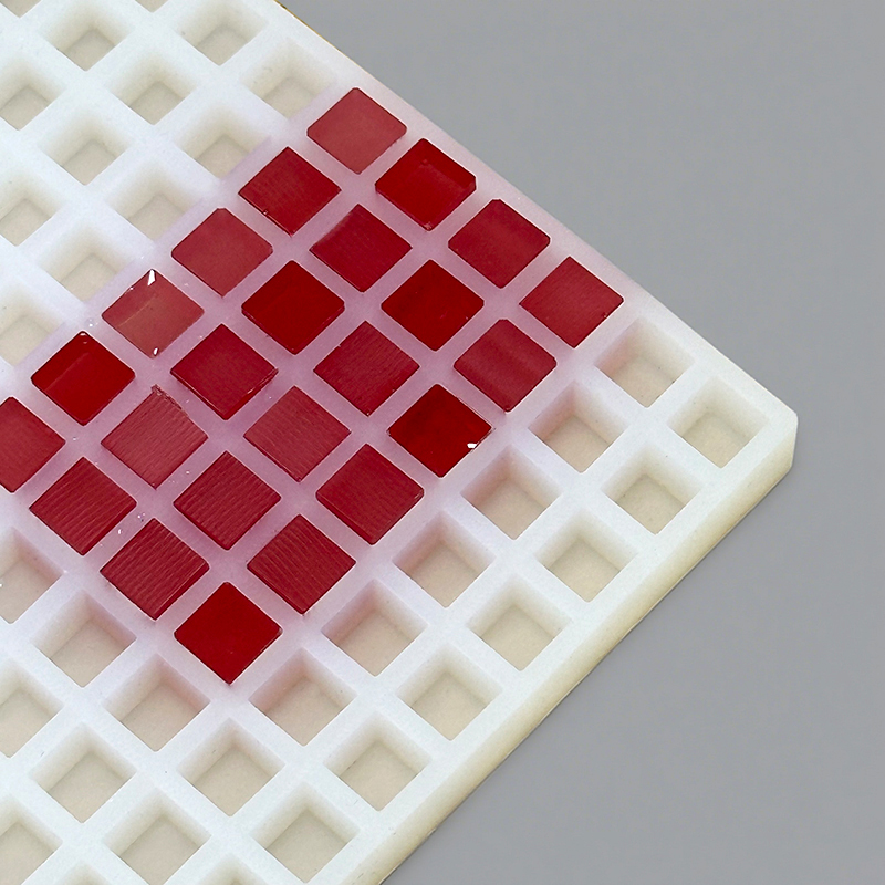 If you want professional-looking 3D gummies, the right mold is essential. Gummy molds made from food-grade silicone are flexible, durable, and excellent at capturing fine detail.