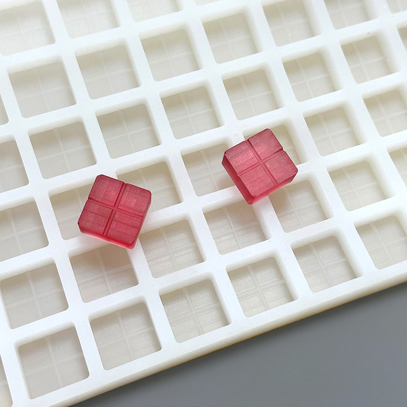 Renshan’s FDA/LFGB-certified chocolate bar mold: food-grade silicone, non-stick for easy release. Various standard/custom shapes, durable. Ideal for home bakers, small chocolate brands. Reliable quality & on-time delivery for perfect chocolate bars.