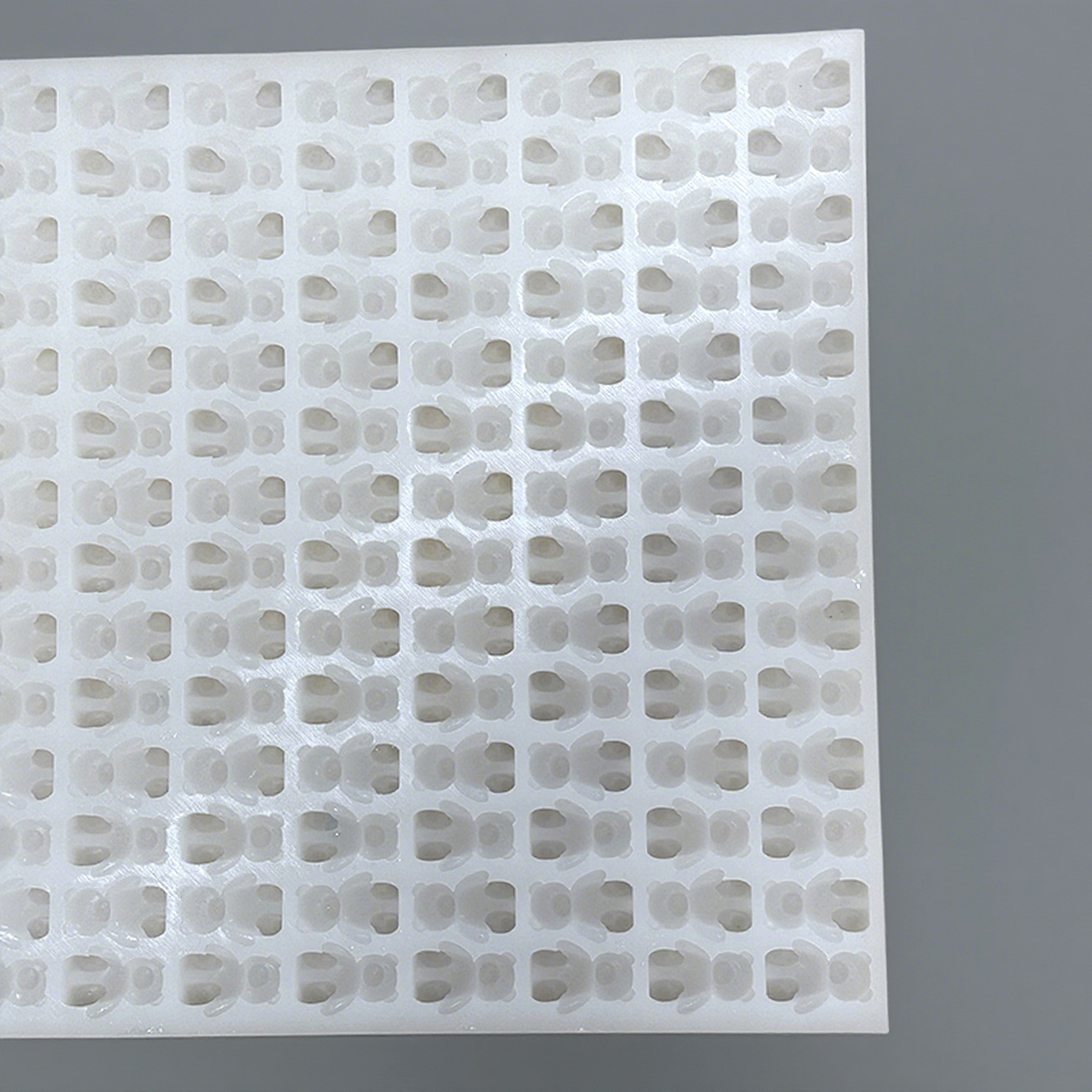 Renshan’s FDA/LFGB-certified chocolate bar molds: durable, food-grade silicone, customizable shapes/sizes. Perfect for home bakers, small businesses—easy-release, non-stick. On-time delivery, reliable quality for perfect chocolate bars every time.