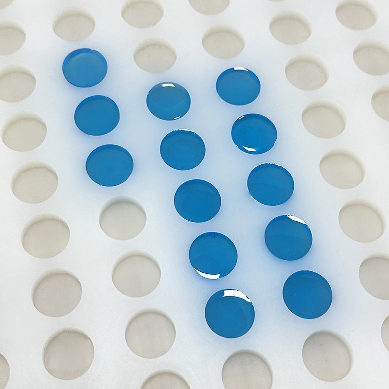If you want professional-looking 3D gummies, the right mold is essential. Gummy molds made from food-grade silicone are flexible, durable, and excellent at capturing fine detail.