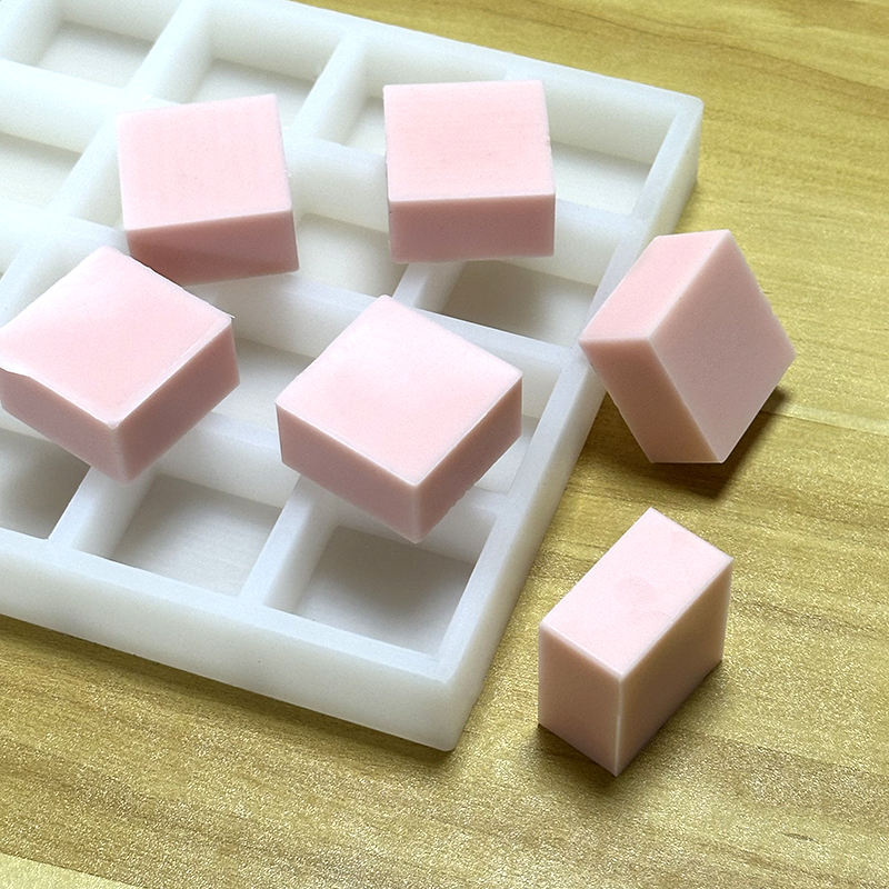 Looking for top-notch lollipop molds or silicone molds? Choose Renshan Silicone Molds! Our food-safe silicone products are flexible, easy to clean, and reusable—great for crafting lollipops, chocolates, or candies.