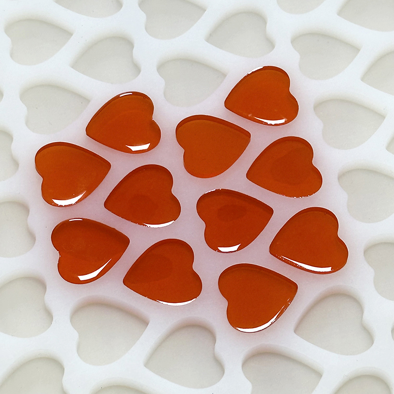 El molde de silicona de corazones mini de bandeja completa multicavidad es una herramienta de alta eficiencia para reposteros caseros, pequeños estudios de postres y creadores de artesanías manuales, especialmente adecuado para pedidos de San Valentín, detalles de boda, Día de la Madre y cajas de regalo festivas.