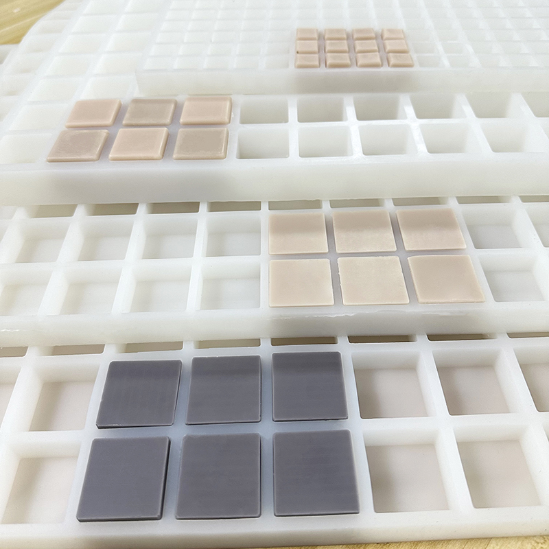 Los moldes de dulces de chocolate caseros ofrecen varias ventajas. No solo tiene control total sobre el diseño, sino que también puede personalizar sus chocolates para adaptarse a cualquier tema u ocasión.