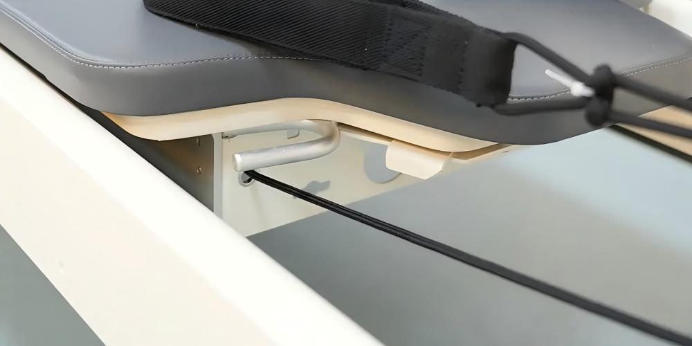 Hidden rope adjustment system behind shoulder rest