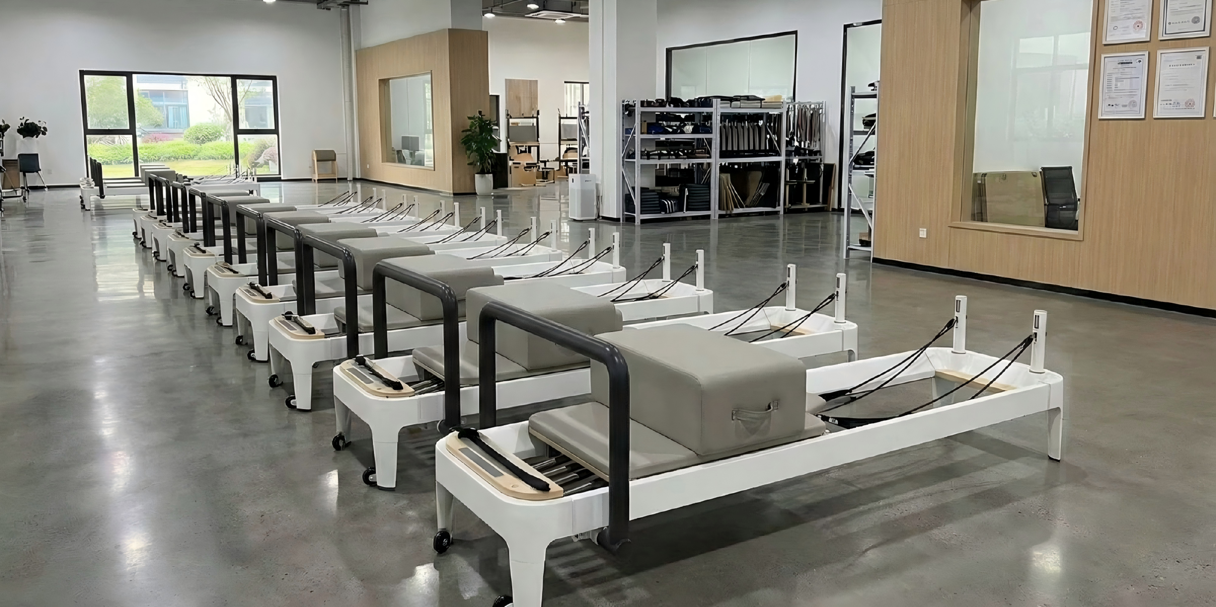 Modern aluminum pilates reformer with sliding footbar white