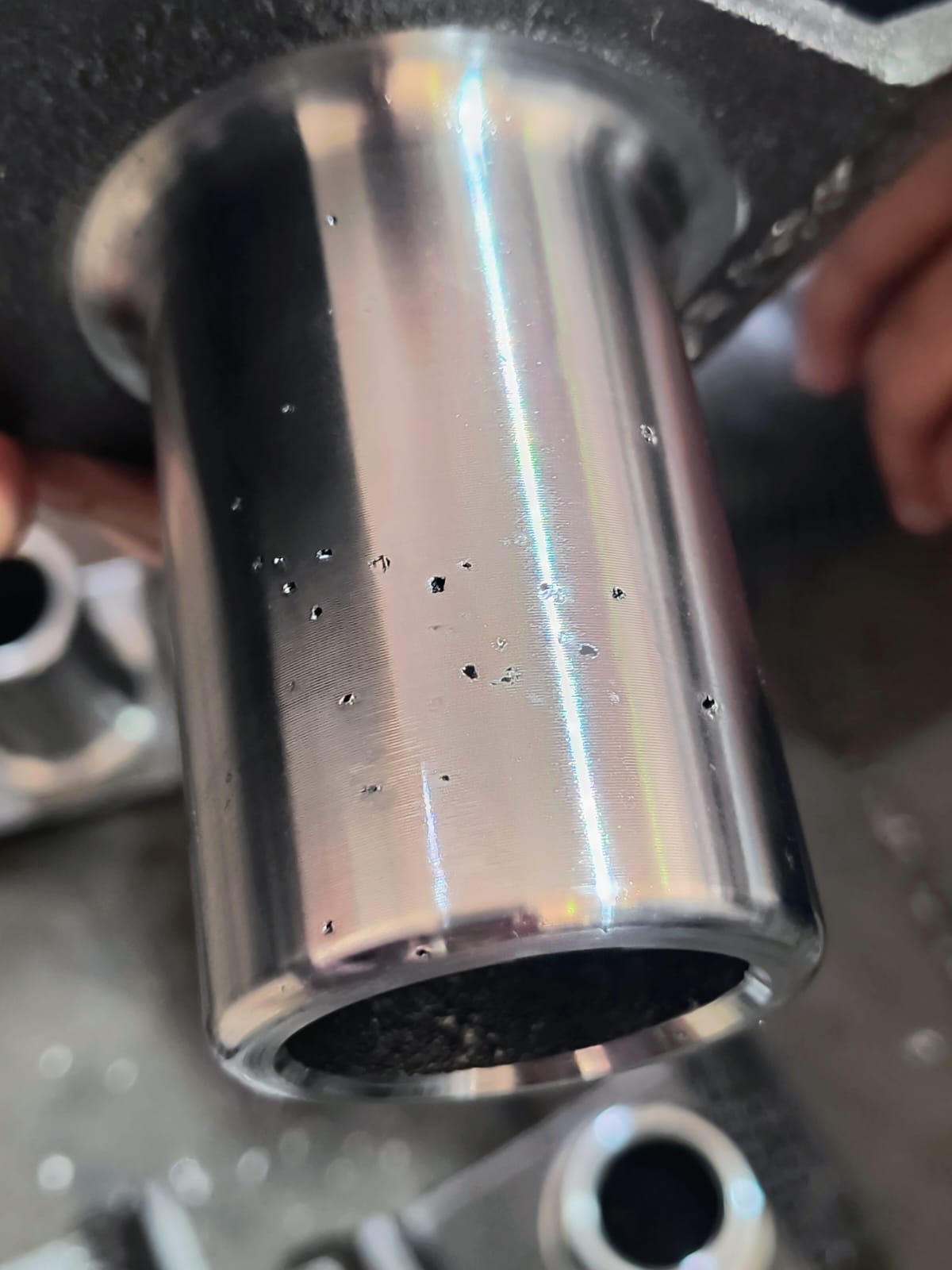 Porosity defects on the surface of castings
