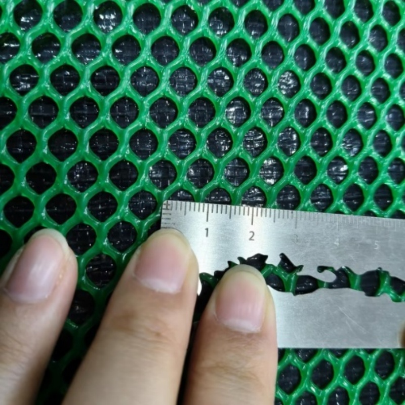 Green color, 0.7cm mesh size.