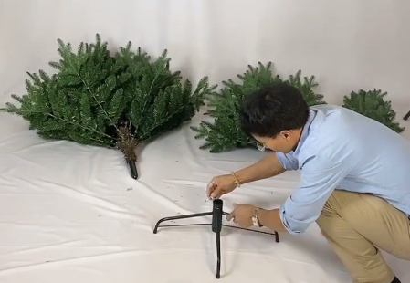 Step by step guide on assembling artificial Christmas trees Includes preparation steps section connection tips branch fluffing methods and storage advice for durability Helpful for anyone looking to set up artificial Christmas trees easily.