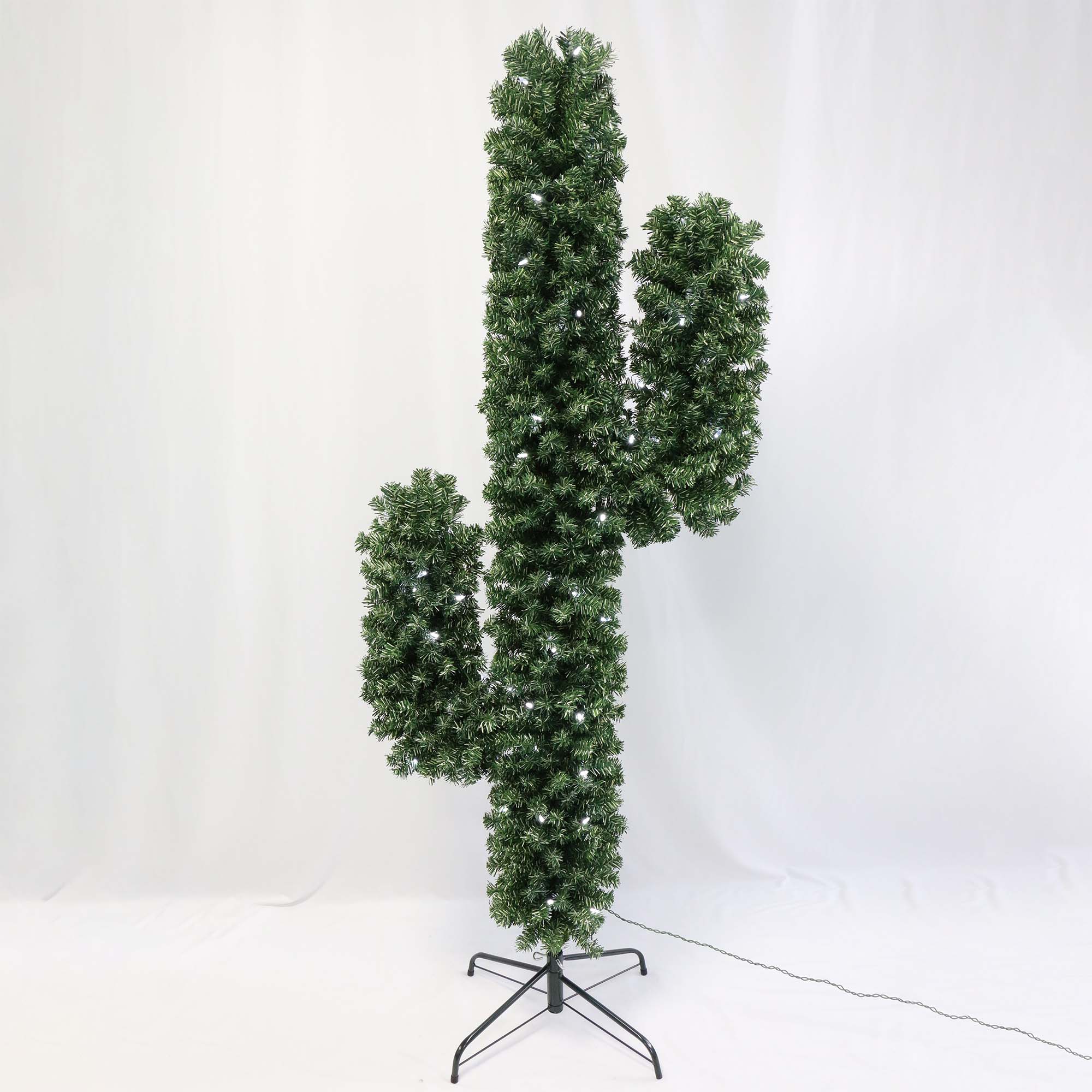 7 Fuß großer, vorbeleuchteter Saguaro-Kaktus-Weihnachtsbaum mit 200 warmweißen LED-Lichtern und einem robusten Metallständer. Dieser skurrile künstliche Weihnachtsbaum bringt südwestliches Weihnachtsflair in Innen- oder überdachte Außenbereiche und bietet eine einzigartige festliche Dekoration im Wüstenthema.