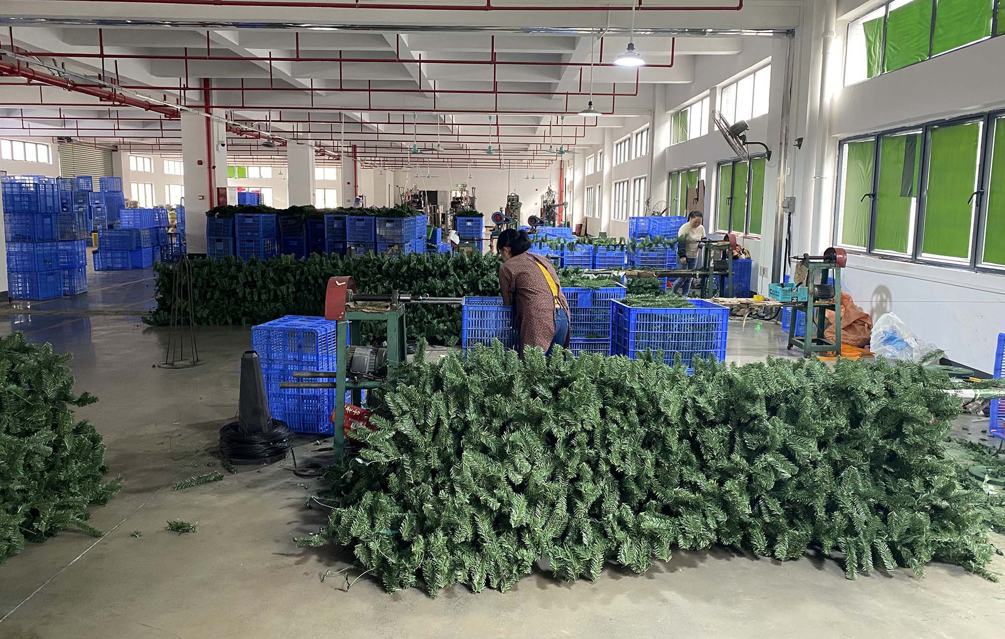 Exploring recycling solutions for artificial Christmas trees